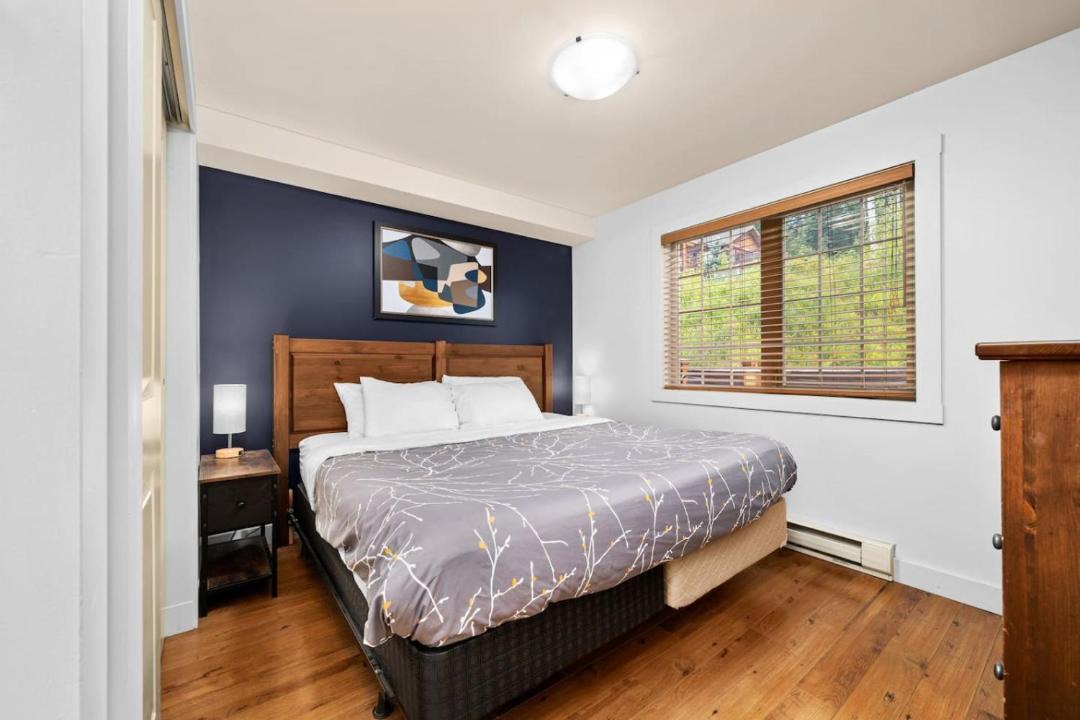 Golden House | 2BR Condo at The Aspens BBQ plus Terrace Views