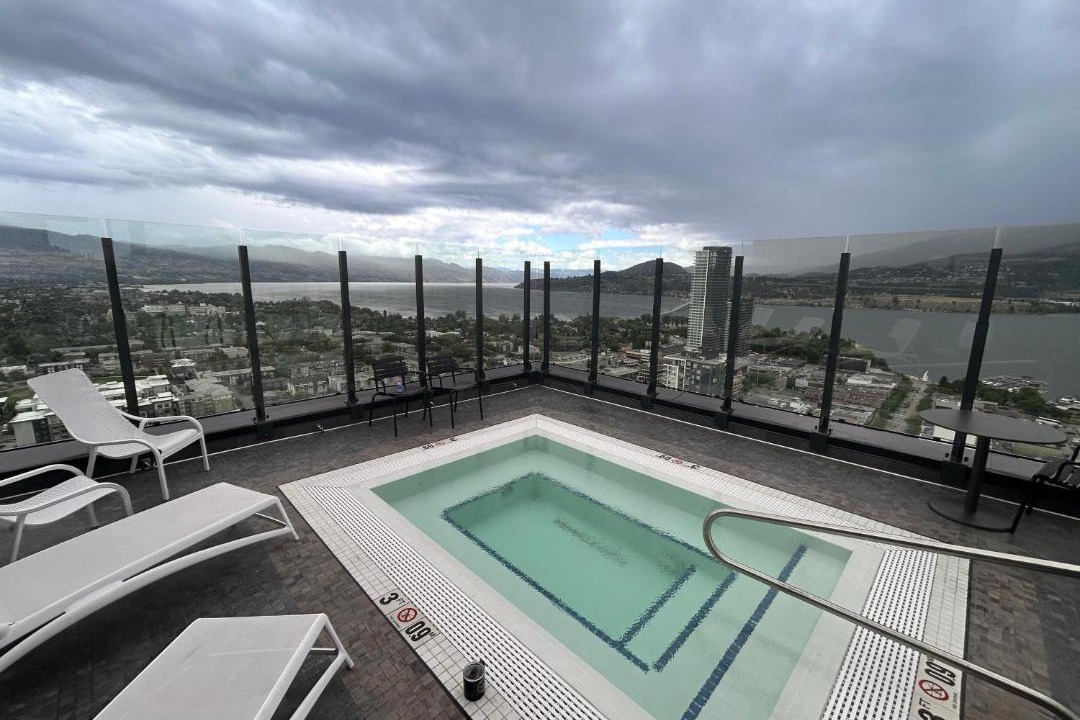 Downtown Kelowna Apartment | Stunning Million-Dollar Lakeview 2 Bedroom signature Loft with rooftop pool