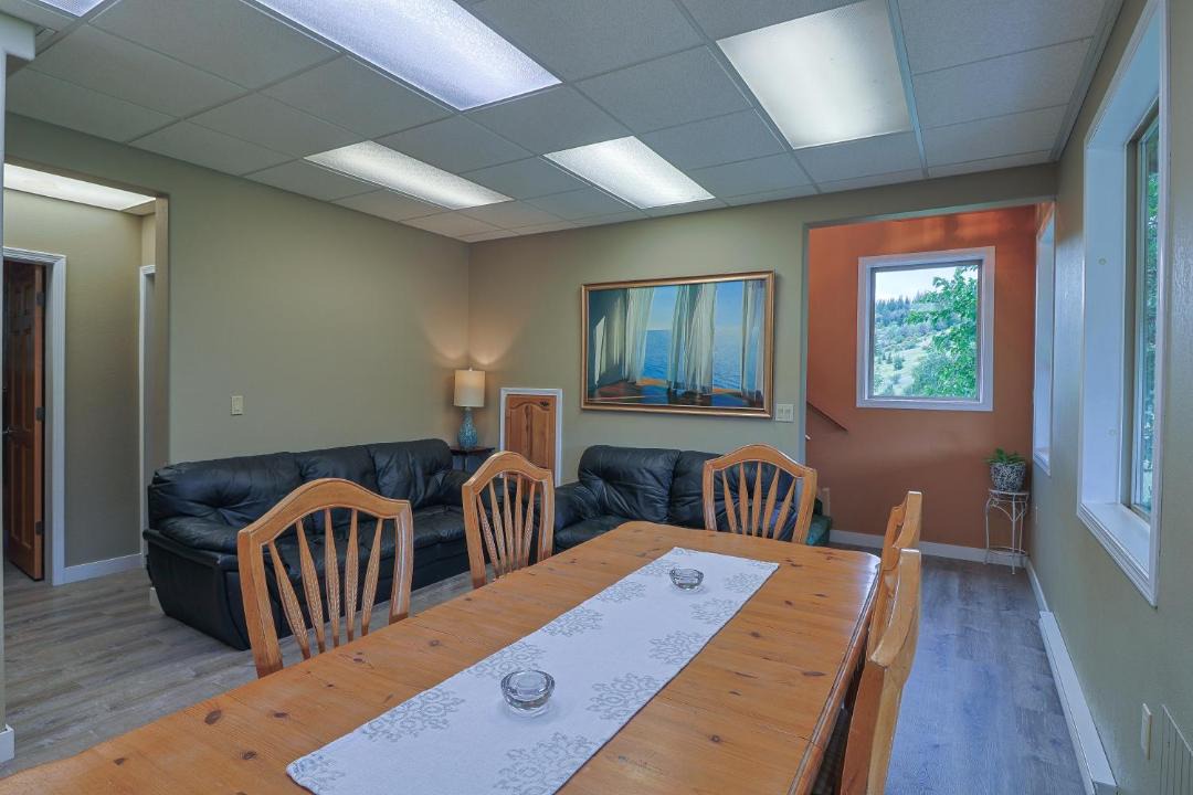 Sorrento House | Relaxing Blue House in the country 8 min to Lake