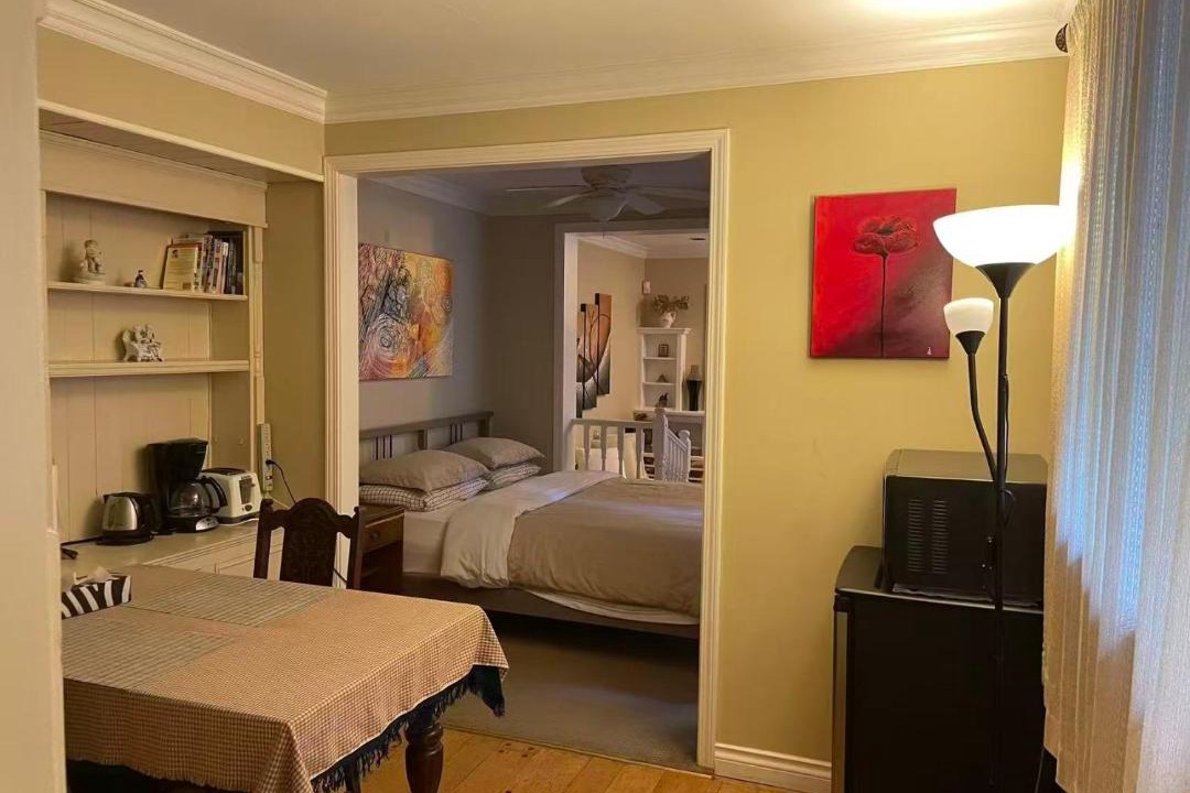 Edgemont Apartment | Suit near Grousmountain