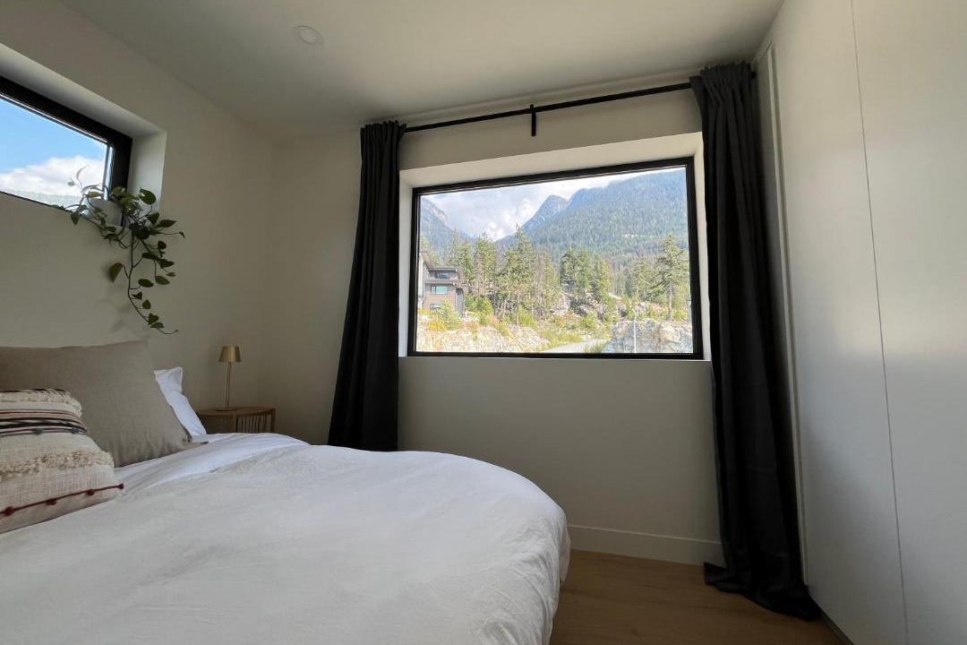 Sea to Sky Highway House | Spacious 2BR Retreat, Scenic Views, Modern & New