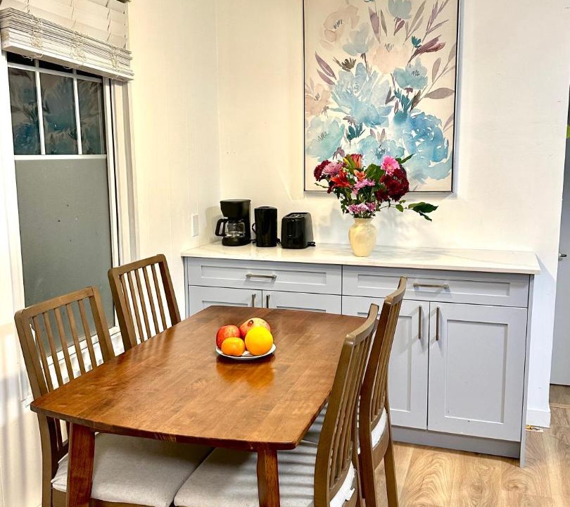 Kensington-Cedar Cottage House | Private Entire Guest Suite, 1 min to bus stops to Downtown and major attractions