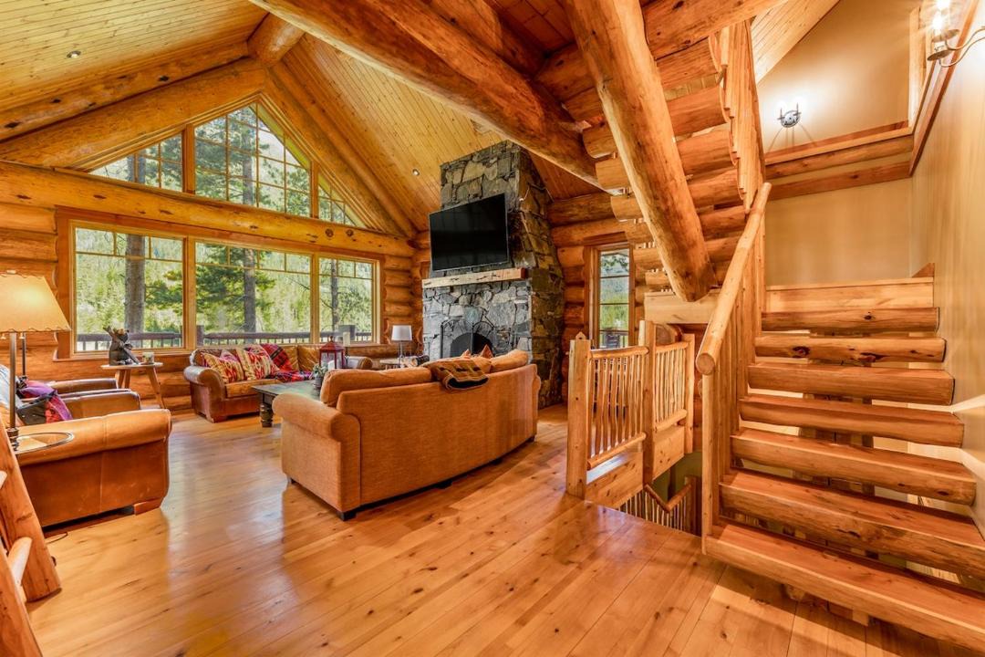 East Kootenay Ski Chalet | Luxury Log Chalet Ski In & Out Pool and Private HotTub