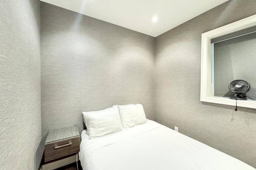 Kitsilano Apartment | Kitsilano Retreat at Private 3 Bed with Parking and BBQ