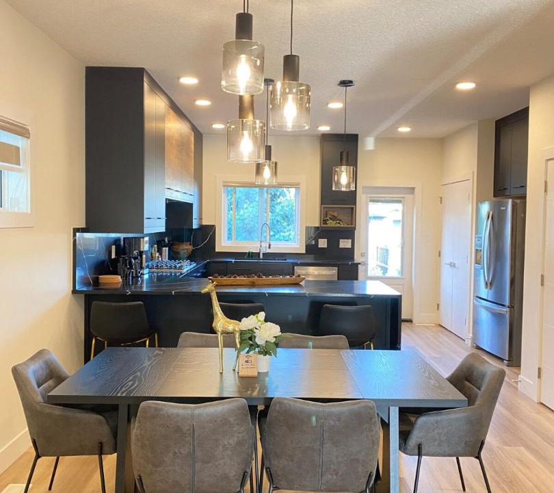 Jasper Place House | NEW Luxury Family Friendly Entire House Near Downtown WEM, 3 Bedrooms