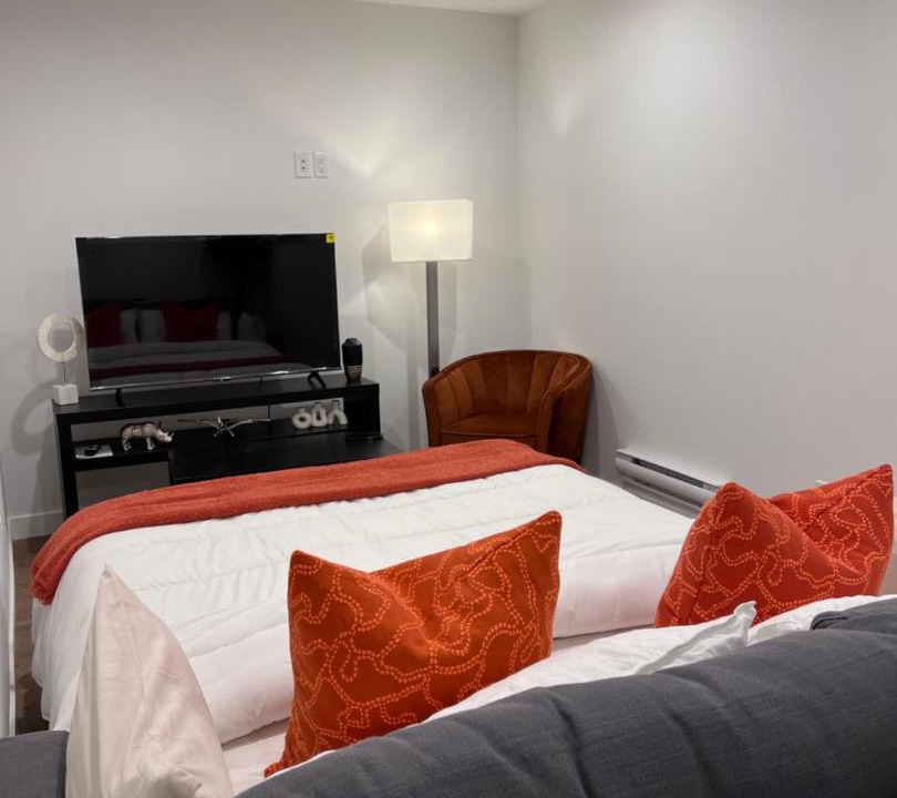 Northwest Calgary House | Cozy home away from home