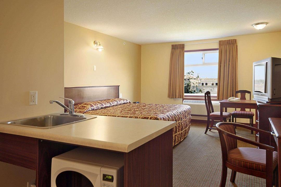 Fort Saskatchewan Hotel | Super 8 by Wyndham Fort Saskatchewan