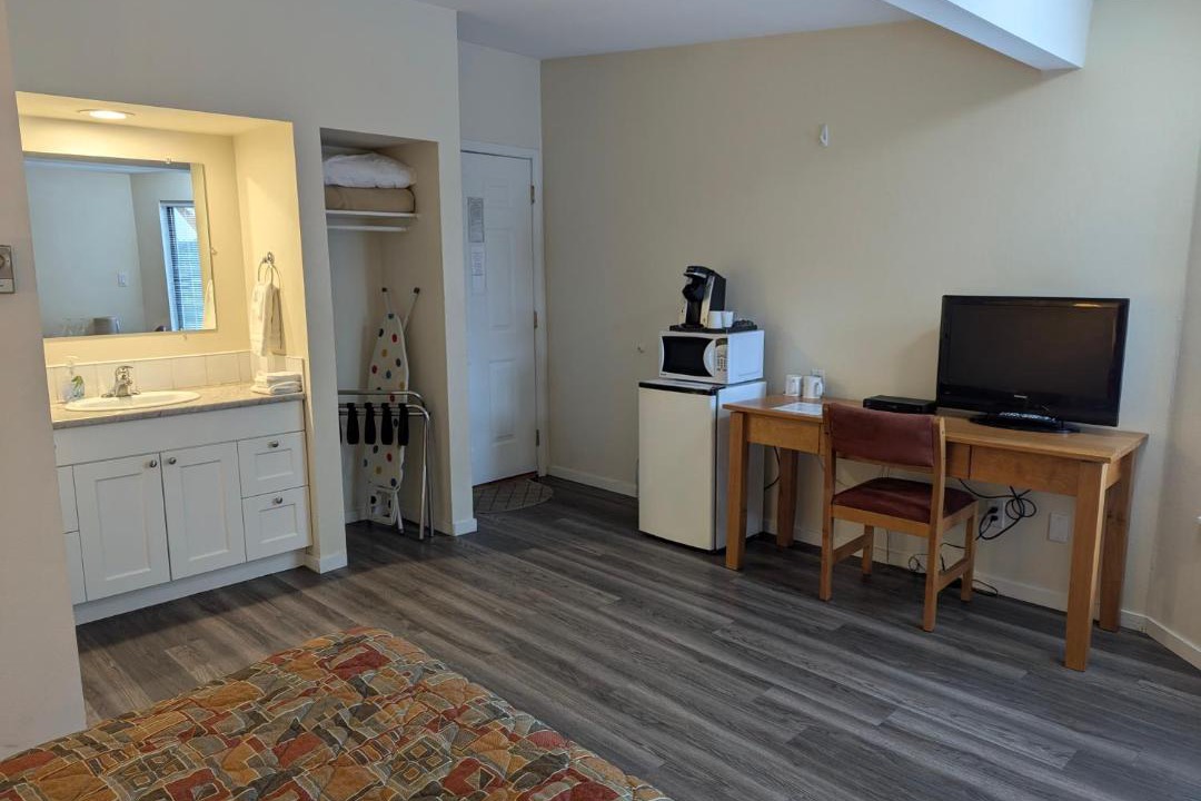 Okanagan-Similkameen Hotel | Summerland Motel