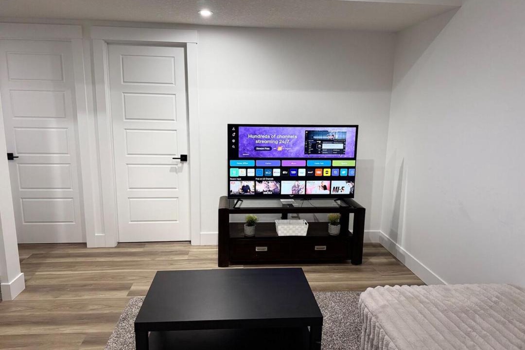 Southeast Edmonton House | Charming Basement Suite