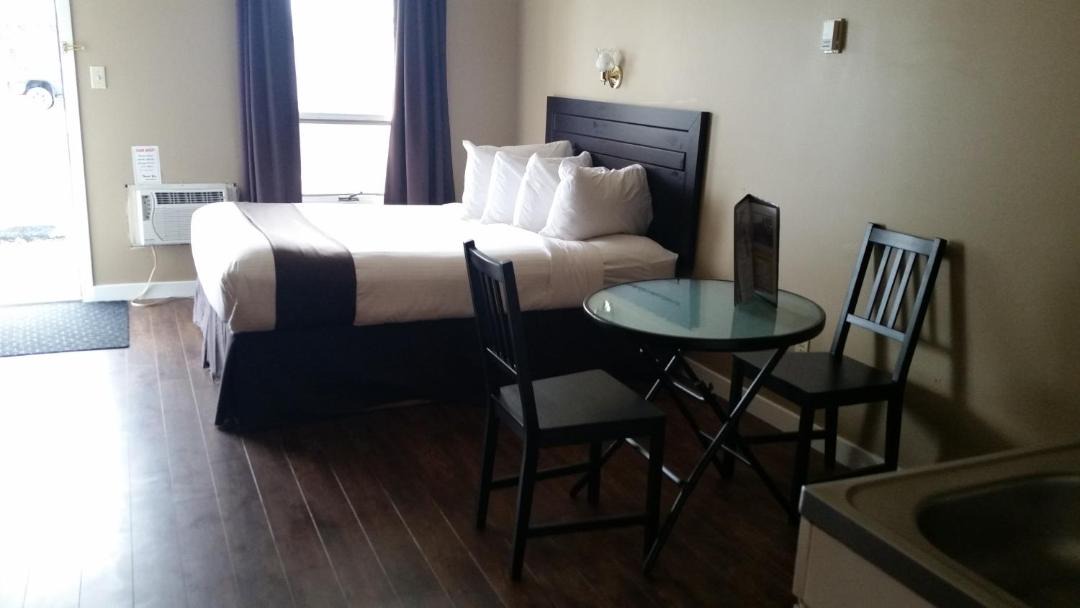 Sundre Hotel | Chinook Country Inn