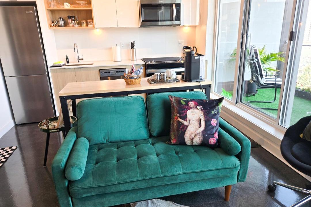 Connaught Apartment | Boutique Studio City Views, Patio, Fireplace Voglio Bene