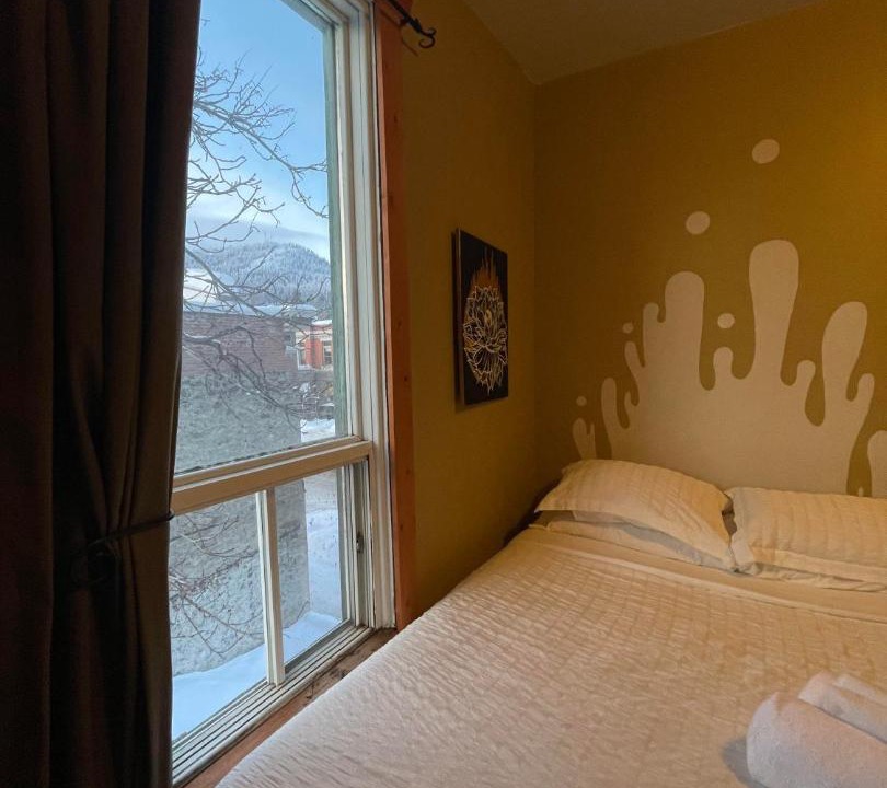 Rossland Hostel | Mountain Shadow Hostel