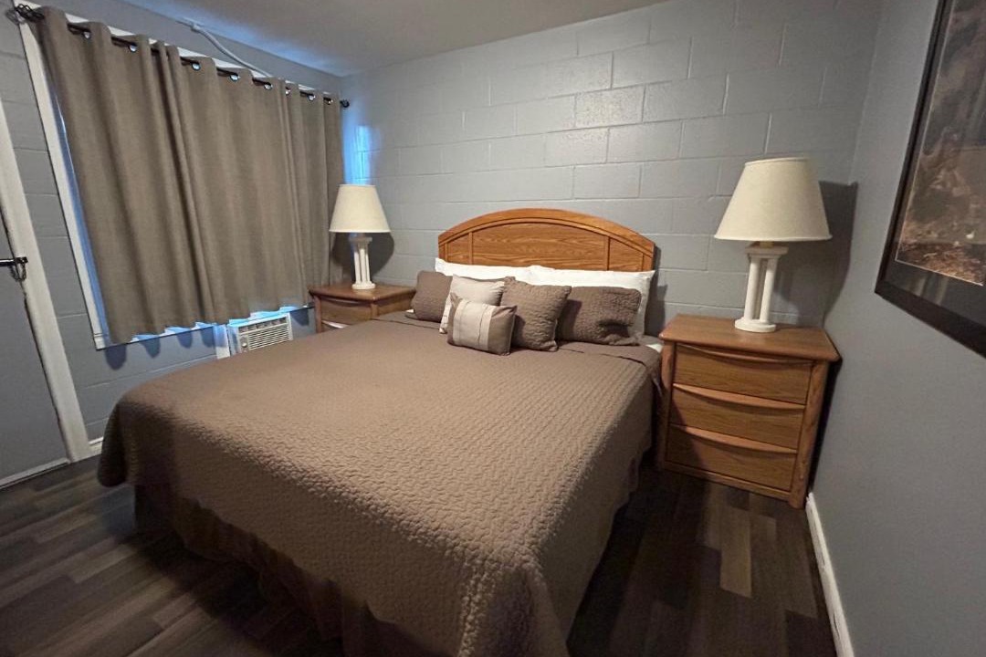 Fauquier Hotel | Arrow Lake Motel