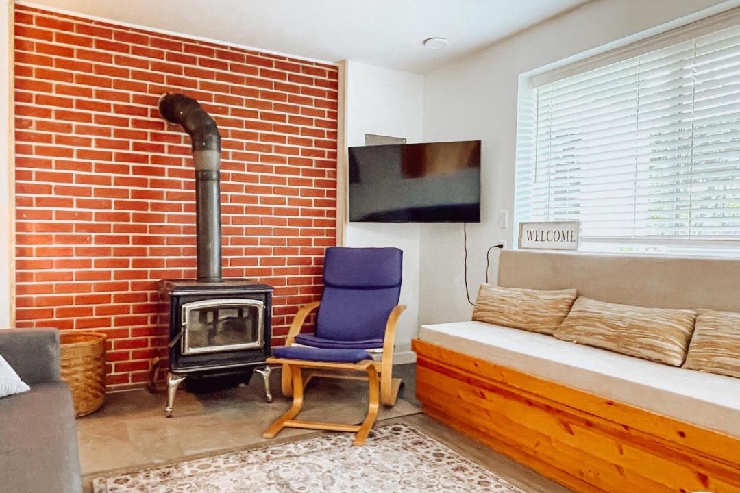 Salt Spring Island Apartment | Swallow's Perch Guest Suite