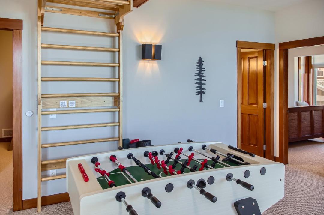 Big White Ski Resort Apartment | Moonshine Crescent 365 by Okanagan Premier
