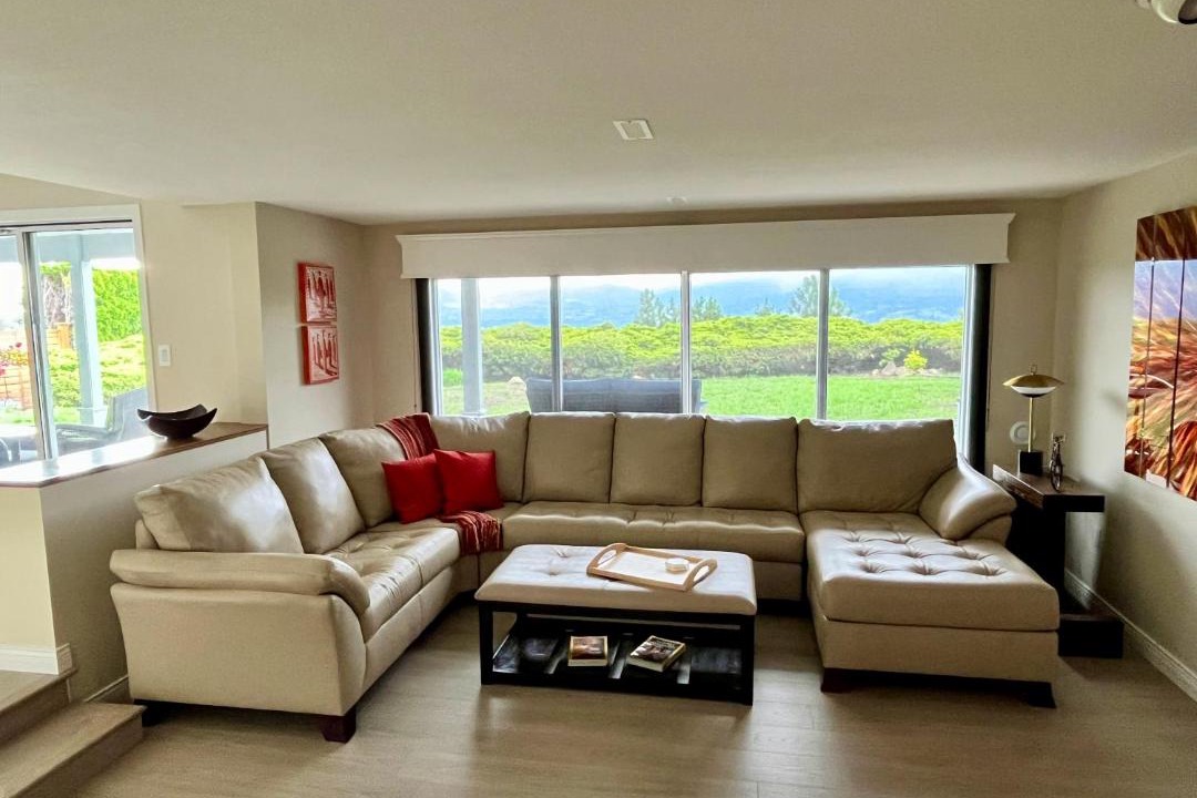 West Kelowna Estates Bed & Breakfast | Lake and the City Bed and Breakfast