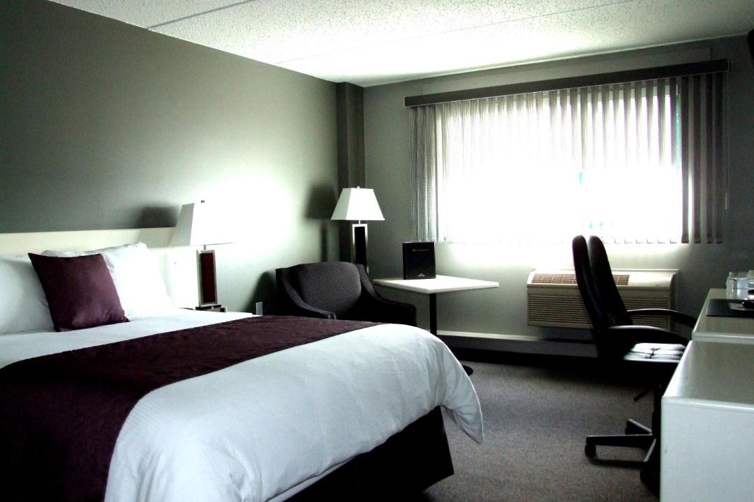 Cold Lake Hotel | Lakeland Inn Hotel