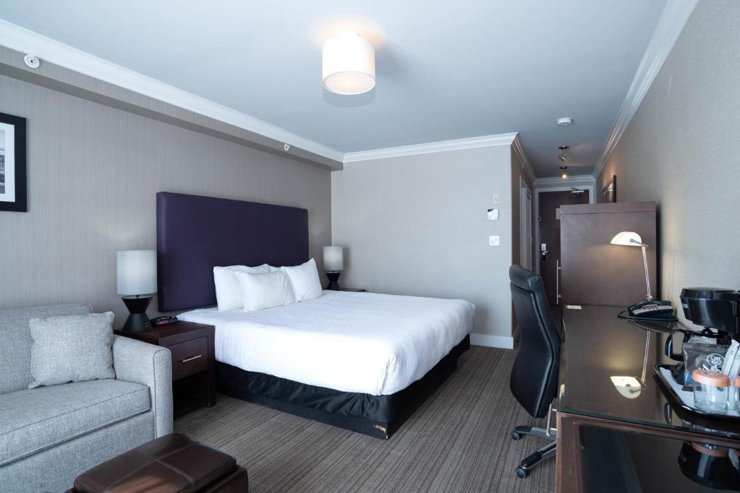 Southeast Calgary Hotel | Sandman Hotel & Suites Calgary South