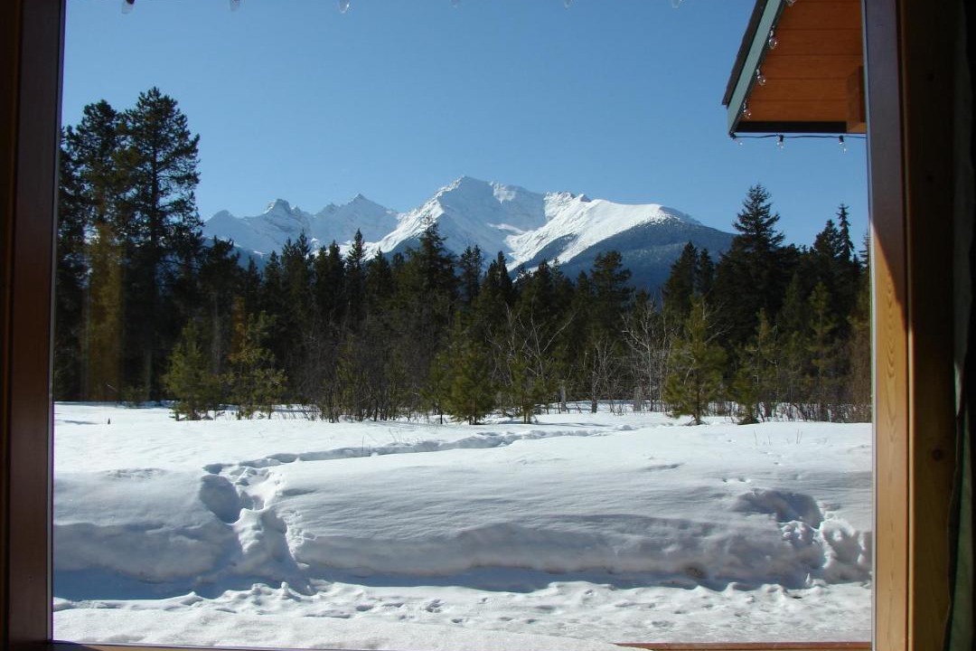 Tete Jaune Cache Ski Chalet | Mica Mountain Lodge & Log Cabins
