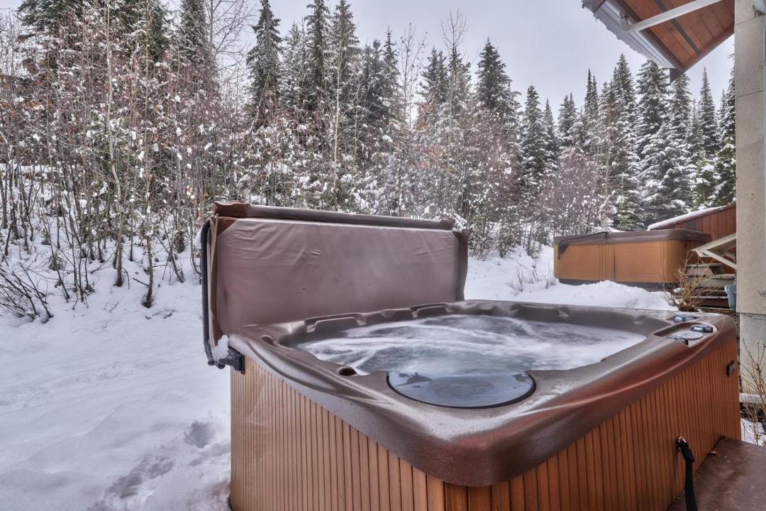 Sun Peaks Apartment | Snow Creek Village #20 By Bear Country