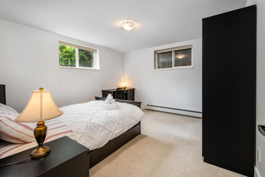Dunbar House | Tranquil Garden Level Retreat near UBC & Airport