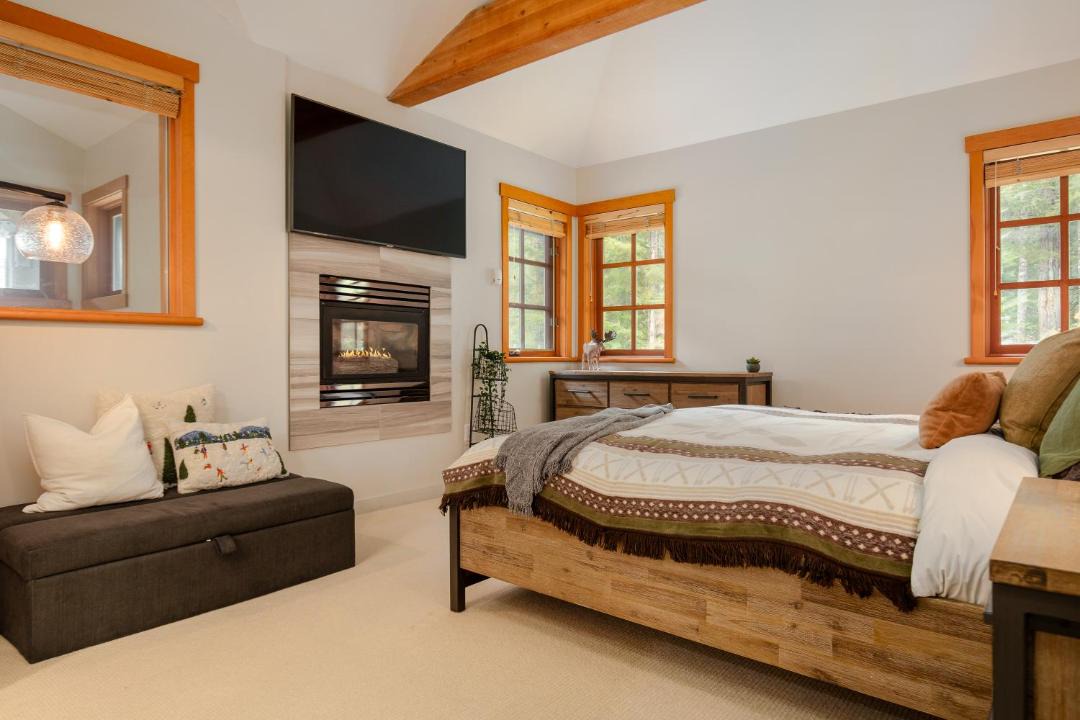 Nordic Estates House | Luxury Mountain Retreat with PRIVATE Hot Tub by Harmony Whistler
