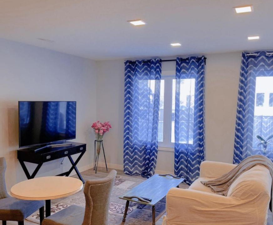 Citadel House | Banff Garden Suite&2mins Bus station Close LRT& Free Parking