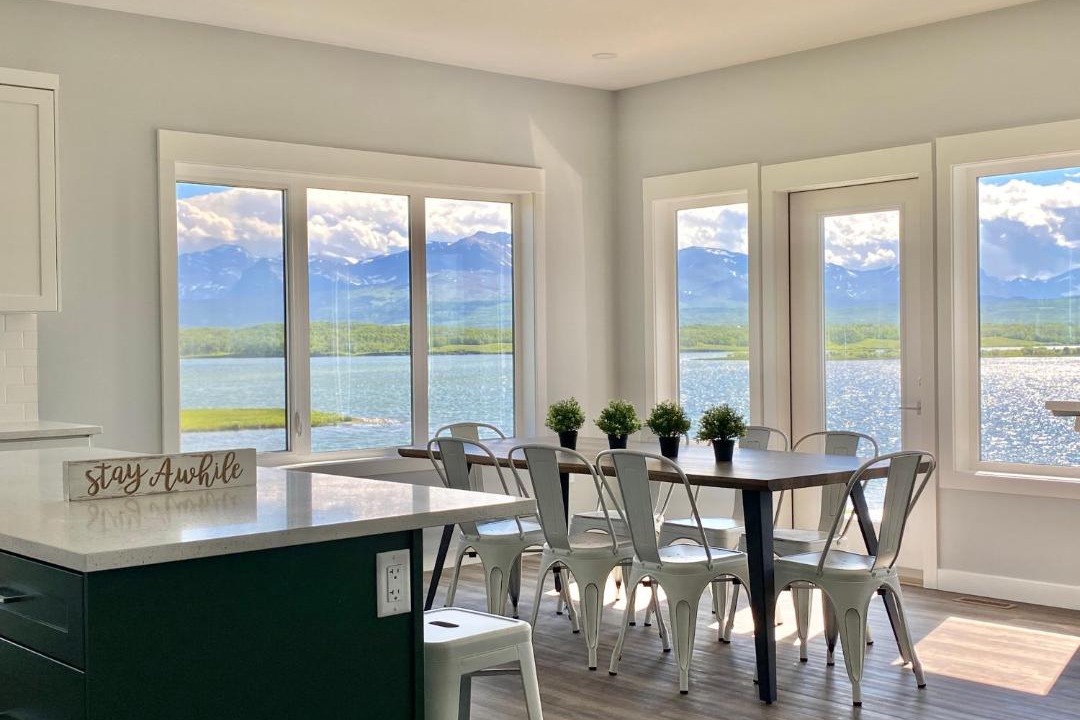 Mountain View House | Thistle Ridge (Upper) New Waterton Lakes Area Waterfront Home