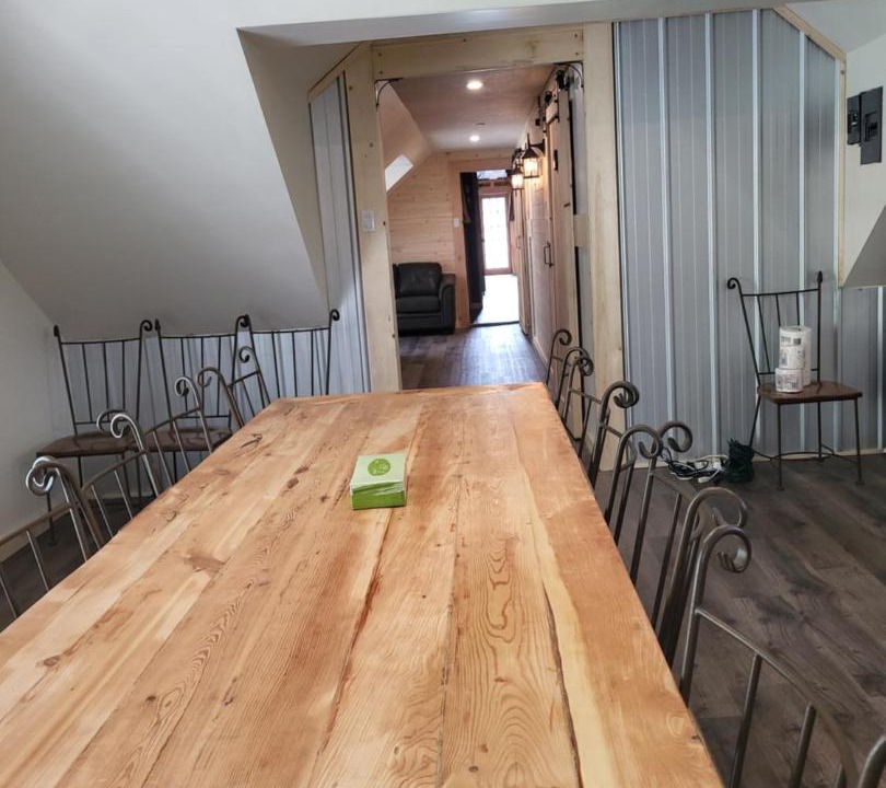 Radium Hot Springs Hostel | THE ORCHARD (HOSTEL WITH PRIVATE BUNKS)