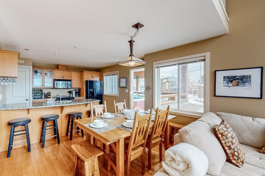 Big White Ski Resort House | Trappers Crossing 35