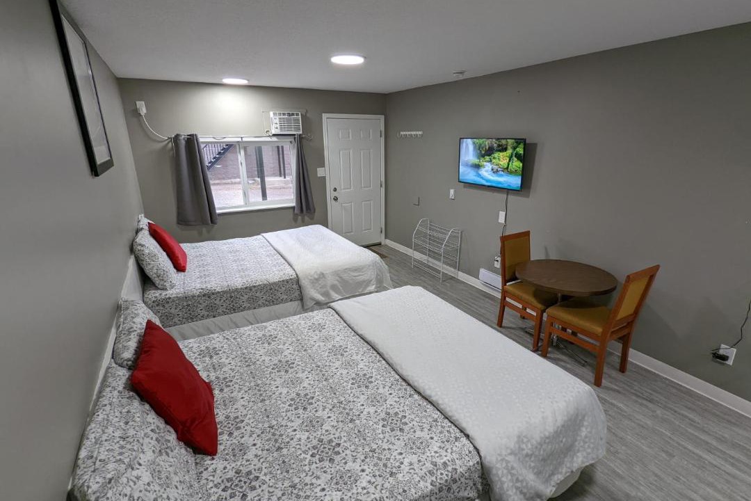 Medicine Hat Hotel | Riverside Motel & Suites