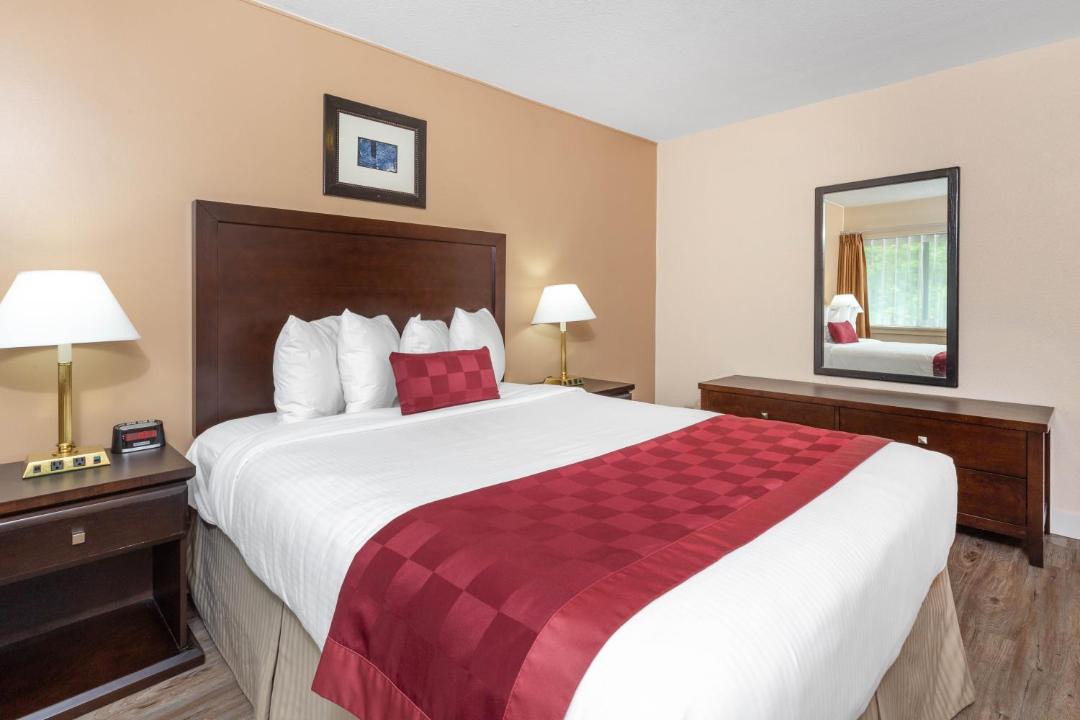 Coquitlam Hotel | Ramada by Wyndham Coquitlam