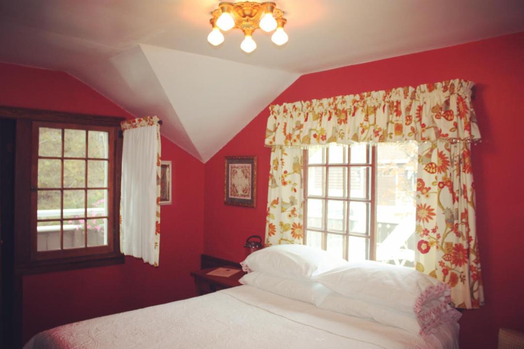Waterton Park Bed & Breakfast | Northland Lodge