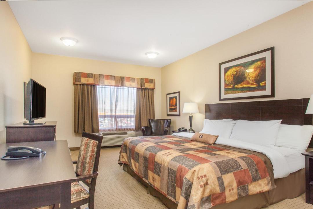Pincher Creek Hotel | Ramada by Wyndham Pincher Creek