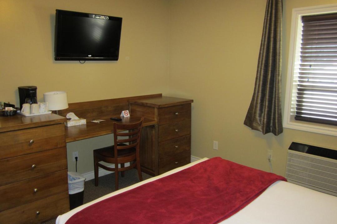 Lillooet Hotel | Reynolds Hotel