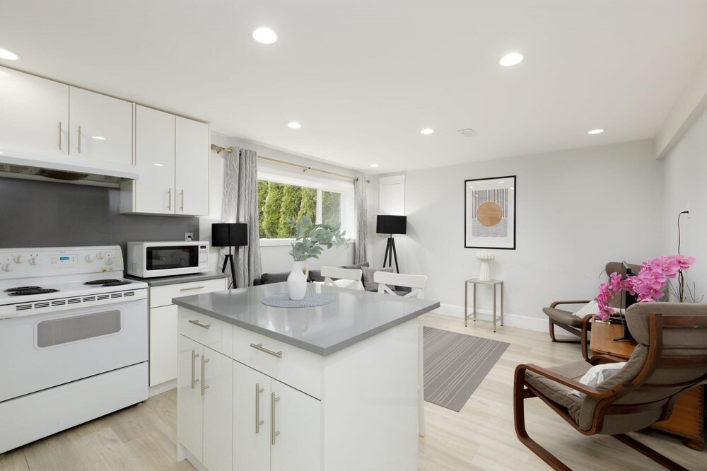 Photo of Bedroom in District of North Vancouver