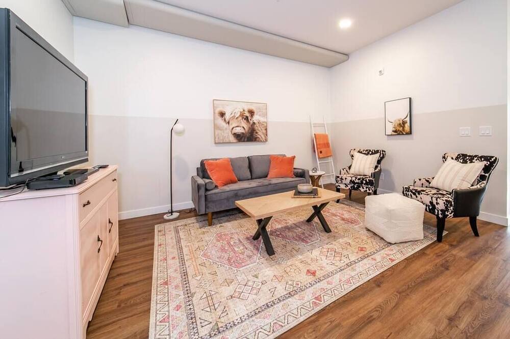 Photo of Livingroom in North Central Edmonton