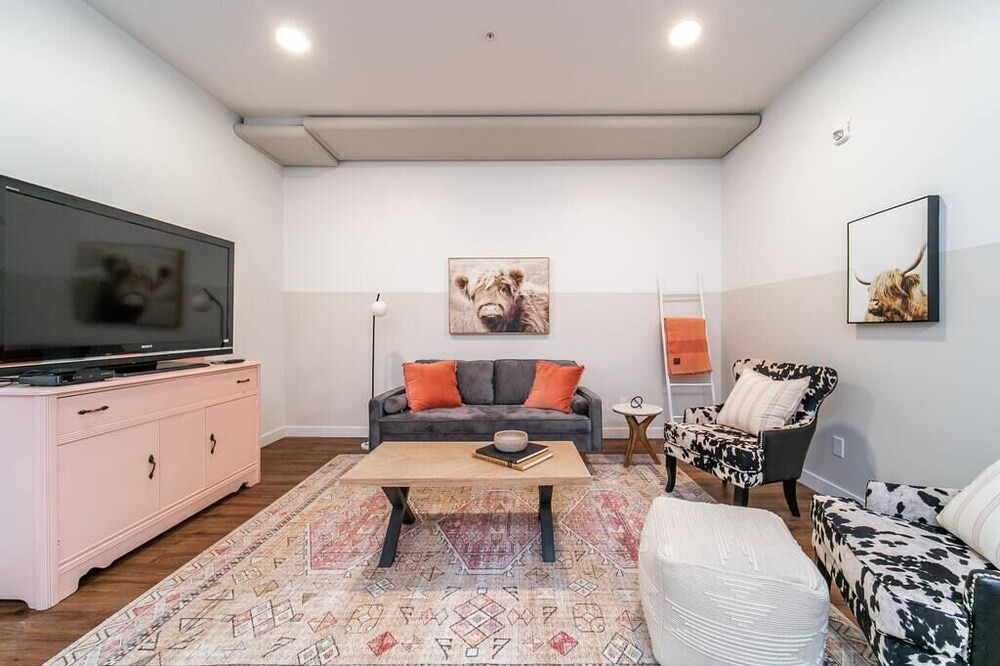 Photo of Livingroom in North Central Edmonton