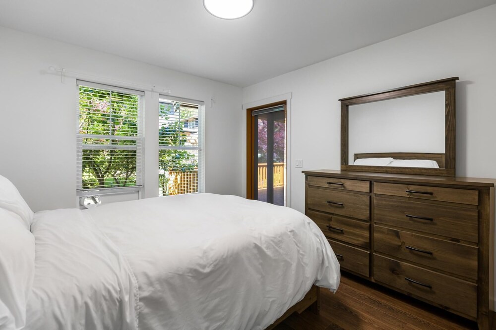 Photo of Bedroom in Lindell Beach