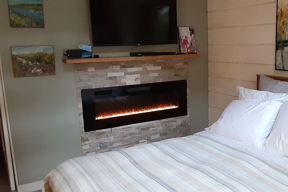 Photo of Bedroom in Mayne Island