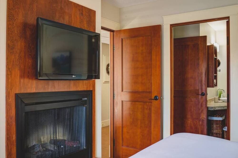 Photo of Bedroom in Cougar Creek