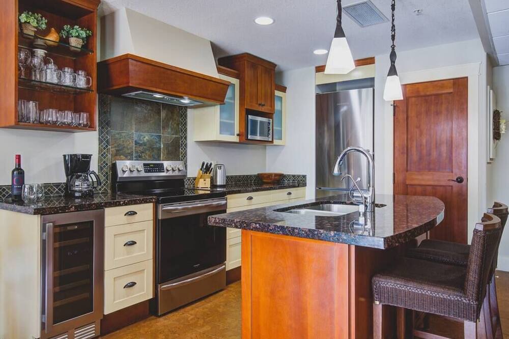 Photo of Kitchen in Cougar Creek