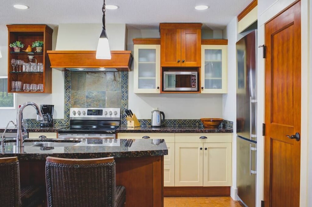 Photo of Kitchen in Cougar Creek