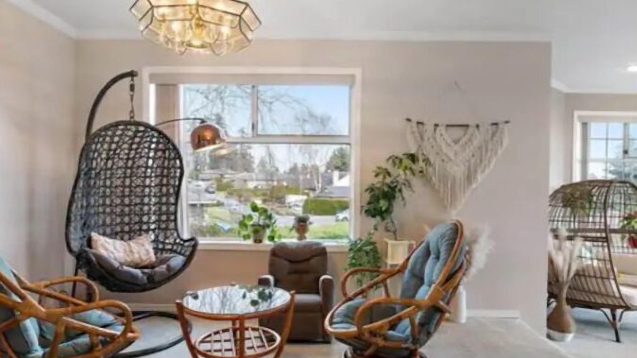 Photo of Livingroom in Saanich West
