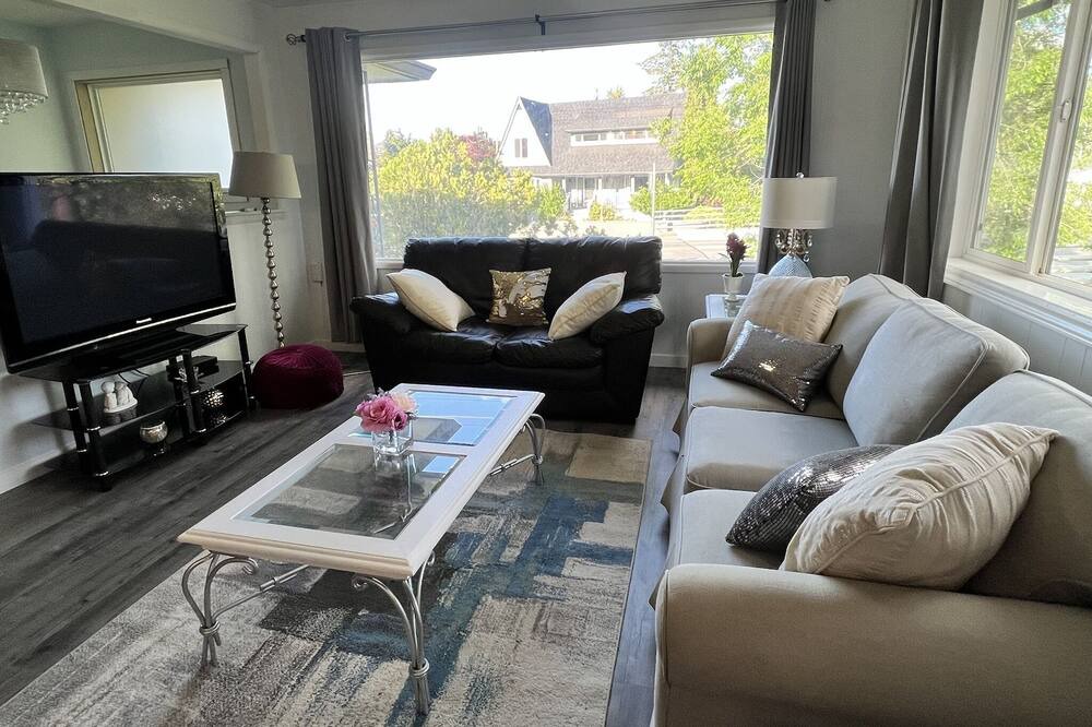 Photo of Livingroom in South Central