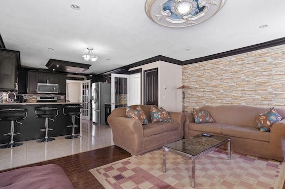 Photo of Livingroom in West Abbotsford