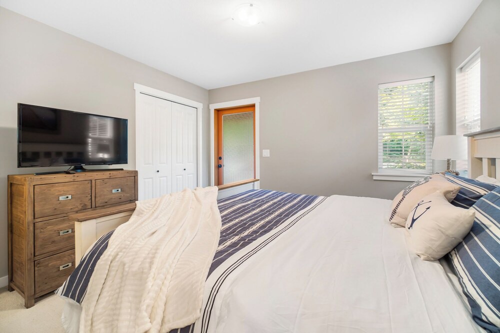Photo of Bedroom in Lindell Beach