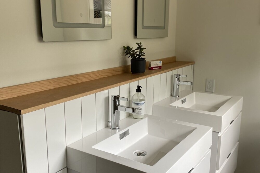 Photo of Bathroom in Okanagan-Similkameen