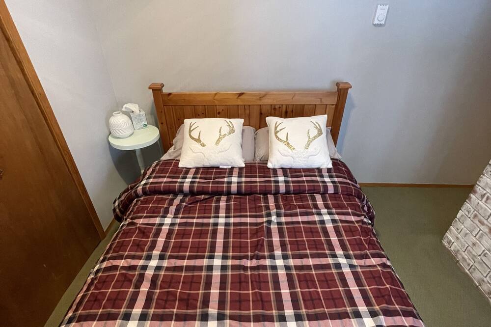 Photo of Bedroom in Courtenay