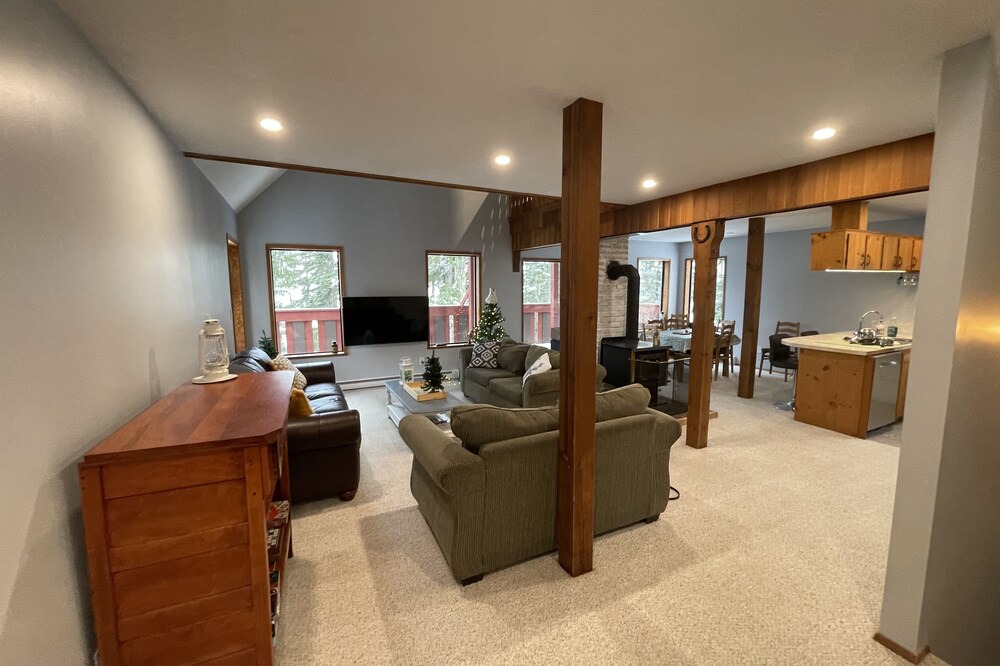 Photo of Livingroom in Courtenay
